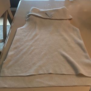 Sleeveless, loose fitting chunky sweater